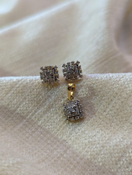 Diamond pendant set