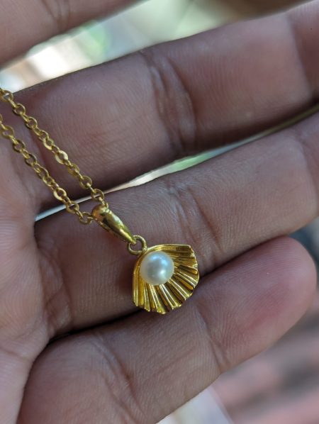 Shell pearl pendant