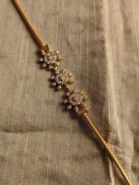 Close diamond thali mugapu