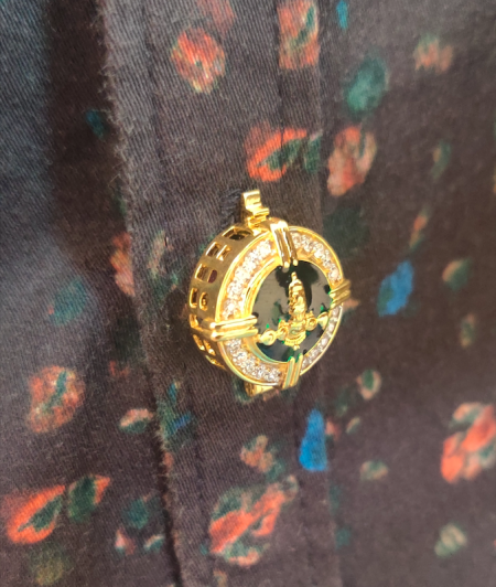 Diamond shirt button