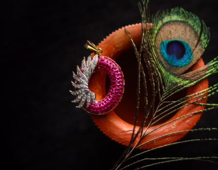 Oval flower invisible diamond pendant